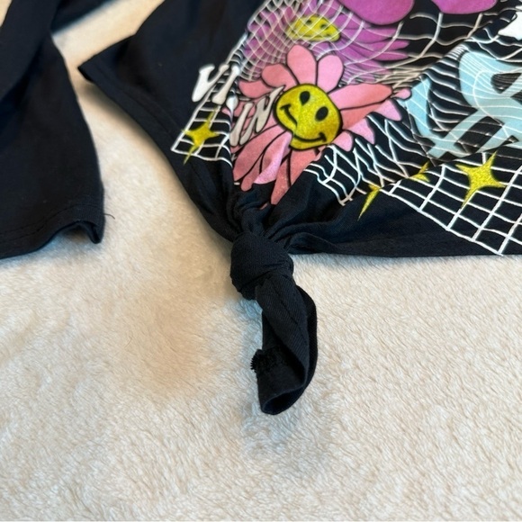 NWT On Fire Retro Daisy Graphic Print Tie Front Long Sleeve Tee - Picture 3 of 7